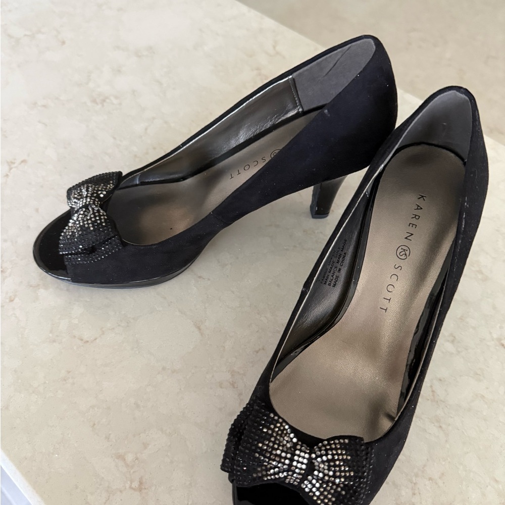 Karen Scott Black Heels with Rhinestone Bow size 7